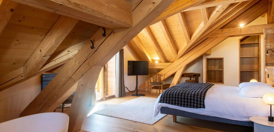 SCHLAFZIMMER m BAD · CHALET LORNA - Chalets in La Toussuire, Frankreich. Skigebiet Les Sybelles, französische Alpen. Skiurlaub - Skireisen - Winterurlaub in Frankreich. 