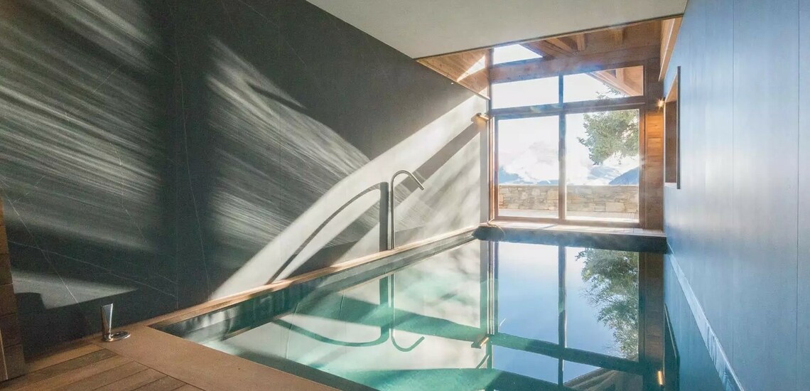 POOL · CHALET LORNA - Chalets in La Toussuire, Frankreich. Skigebiet Les Sybelles, französische Alpen. Skiurlaub - Skireisen - Winterurlaub in Frankreich. 
