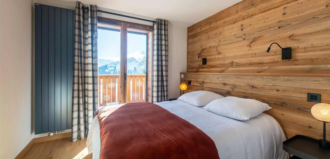 SCHLAFZIMMER · CHALET LORNA - Chalets in La Toussuire, Frankreich. Skigebiet Les Sybelles, französische Alpen. Skiurlaub - Skireisen - Winterurlaub in Frankreich. 