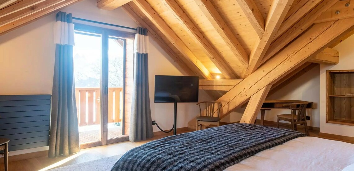 SCHLAFZIMMER · CHALET LORNA - Chalets in La Toussuire, Frankreich. Skigebiet Les Sybelles, französische Alpen. Skiurlaub - Skireisen - Winterurlaub in Frankreich. 