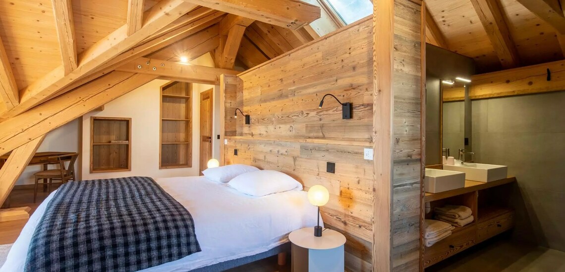 SCHLAFZIMMER m BAD · CHALET LORNA - Chalets in La Toussuire, Frankreich. Skigebiet Les Sybelles, französische Alpen. Skiurlaub - Skireisen - Winterurlaub in Frankreich. 