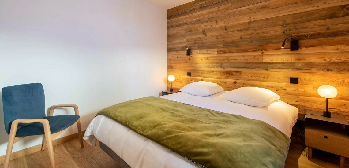 SCHLAFZIMMER · CHALET LORNA - Chalets in La Toussuire, Frankreich. Skigebiet Les Sybelles, französische Alpen. Skiurlaub - Skireisen - Winterurlaub in Frankreich. 