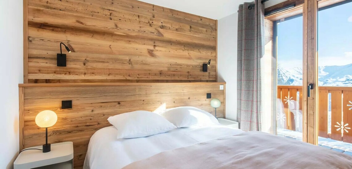 SCHLAFZIMMER · CHALET LORNA - Chalets in La Toussuire, Frankreich. Skigebiet Les Sybelles, französische Alpen. Skiurlaub - Skireisen - Winterurlaub in Frankreich. 