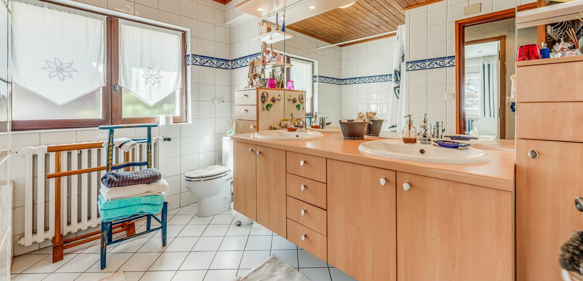 BAD · Chalet Ancolie in Tignes Lavachet: Chalets in Tignes buchen. Skiurlaub im Skigebiet von Tignes und Val d’Isere. Chalet inklusive Skipass direkt an der Piste. Skiurlaub in Frankreich. Skifahren in den französischen Alpen jetzt buchen.