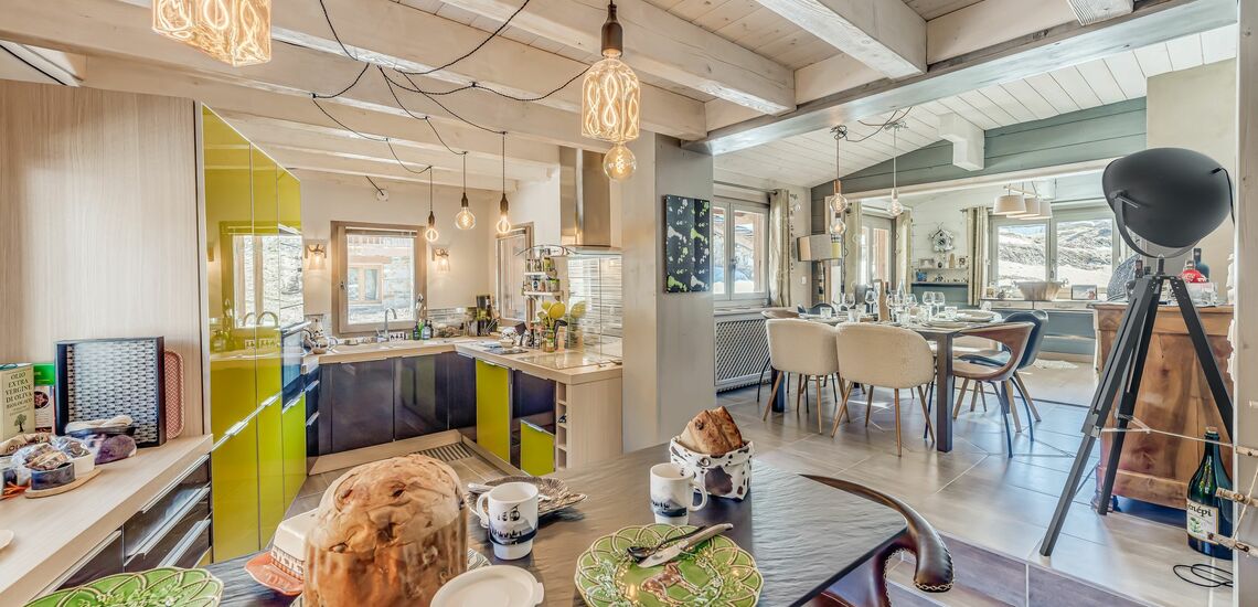 KOCHEN, ESSEN · Chalet Ancolie in Tignes Lavachet: Chalets in Tignes buchen. Skiurlaub im Skigebiet von Tignes und Val d’Isere. Chalet inklusive Skipass direkt an der Piste. Skiurlaub in Frankreich. Skifahren in den französischen Alpen jetzt buchen.