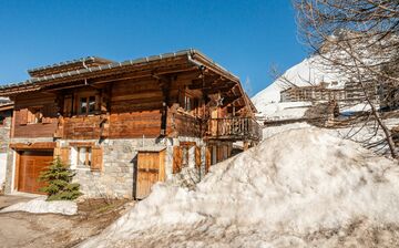 CHALETS TIGNES: CHALET ANCOLIE: Chalets in Tignes buchen. Skiurlaub im Skigebiet von Tignes und Val d’Isere. Chalet inklusive Skipass direkt im Skigebiet. Skiurlaub in Frankreich. Skifahren in den französischen Alpen jetzt buchen.