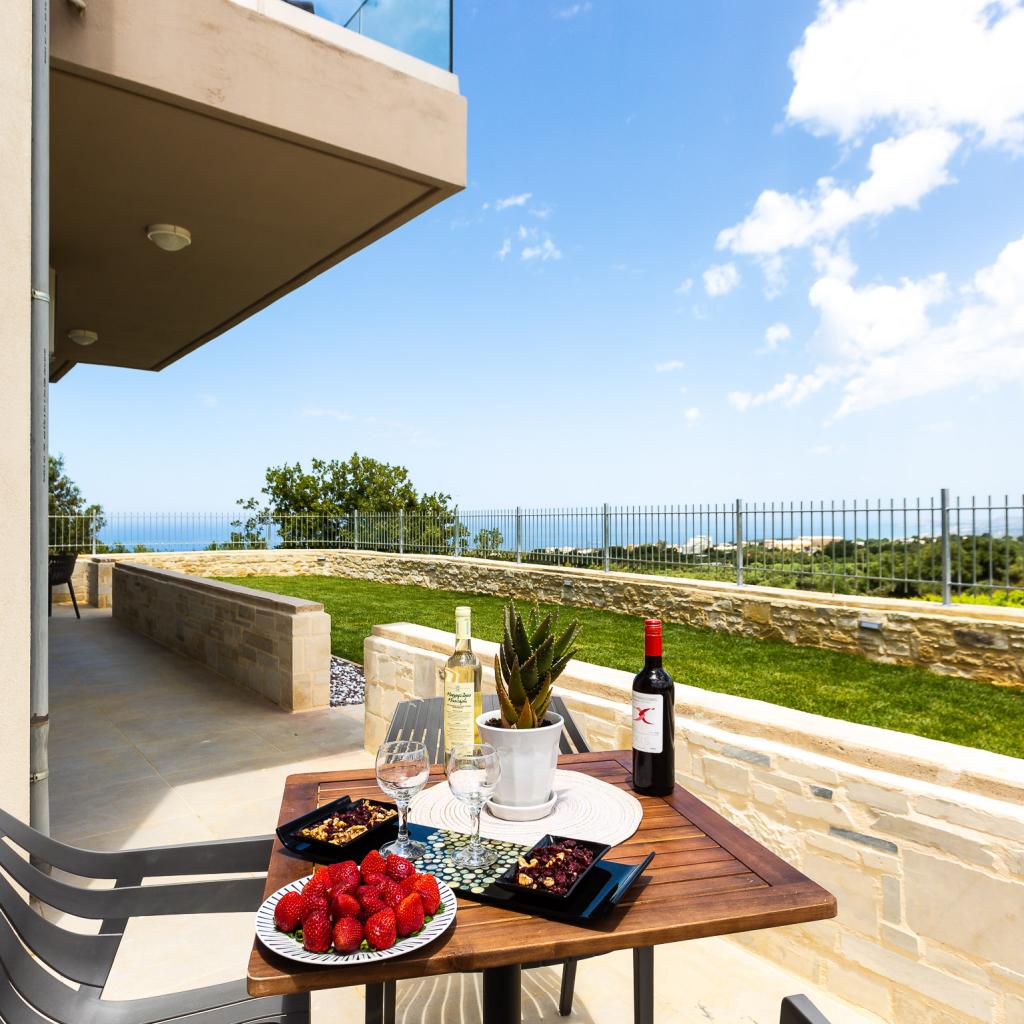 Superior One Bedroom Apartment with Sea View - Ground Level