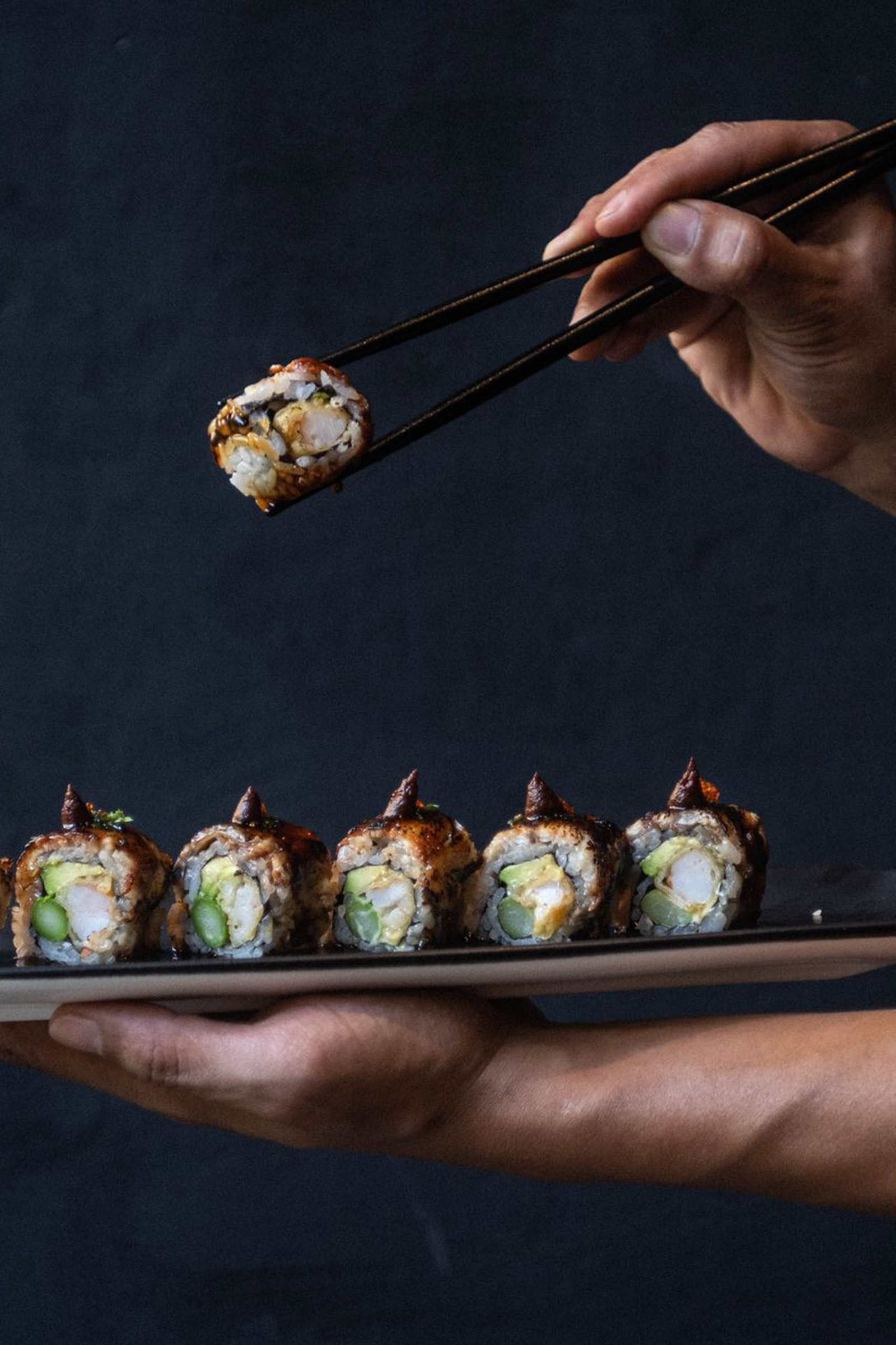 Here the principle of Omakase menus usually prevails, allowing the chef to serve an on-the-spot created and personalized menu, according to the catch and the mood of the day. - Image