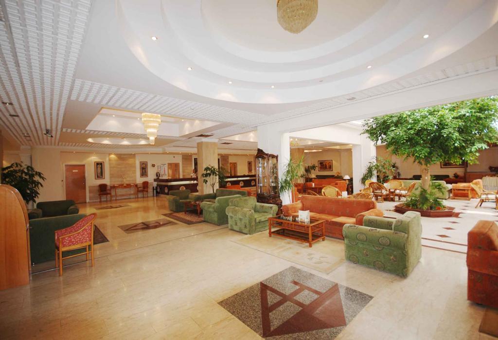 Reception & Lobby