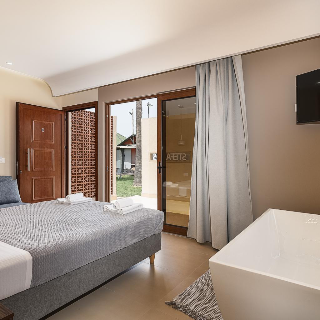 Junior Suite with Sea View and Open-Plan Bathroom