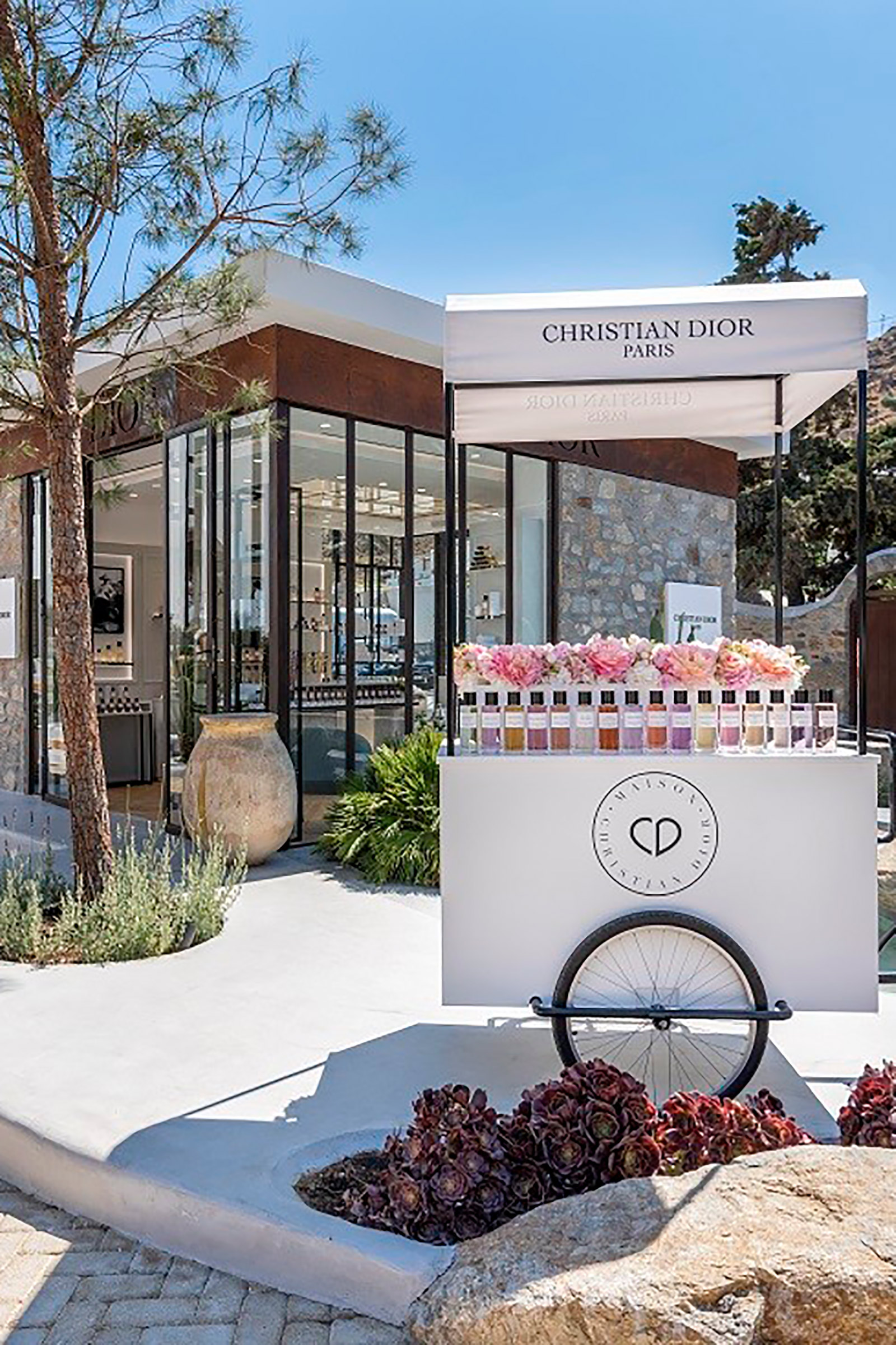 Dior Boutique Nammos Village
Nammos Village, Building 3A, Psarou Mykonos 84600
Phone: +302289023182
Opening hours: All Week & Weekends 11:00 - 22:00 - Image