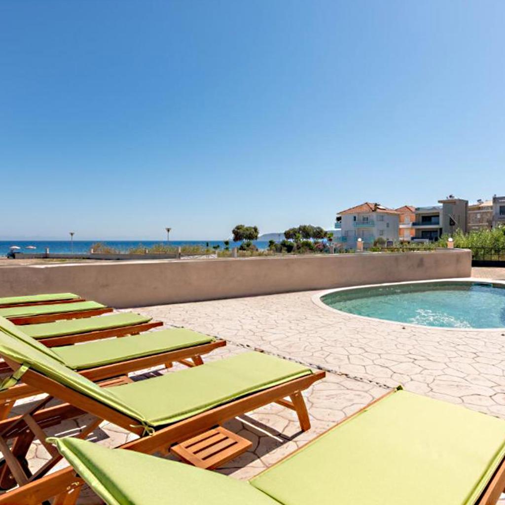 Rhodes Suite White & Blue