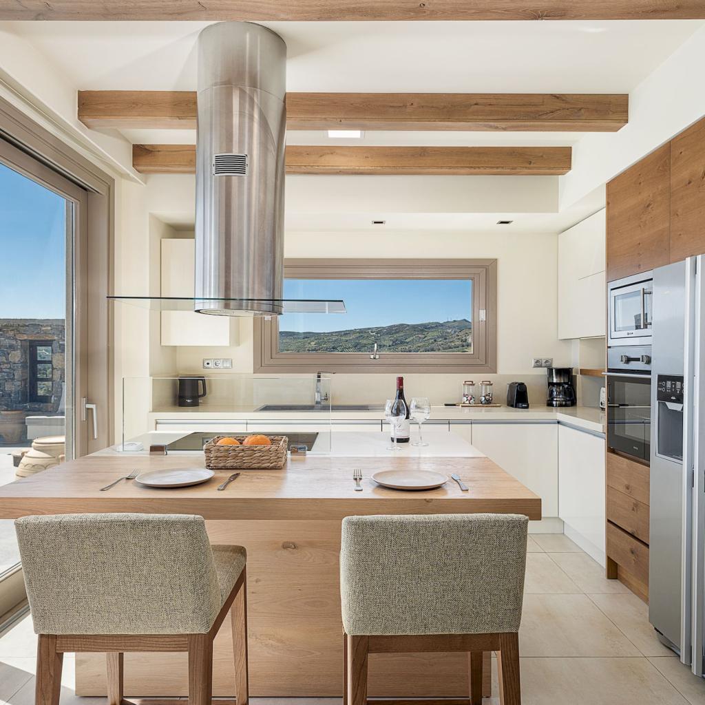Kitchen & Dining Area