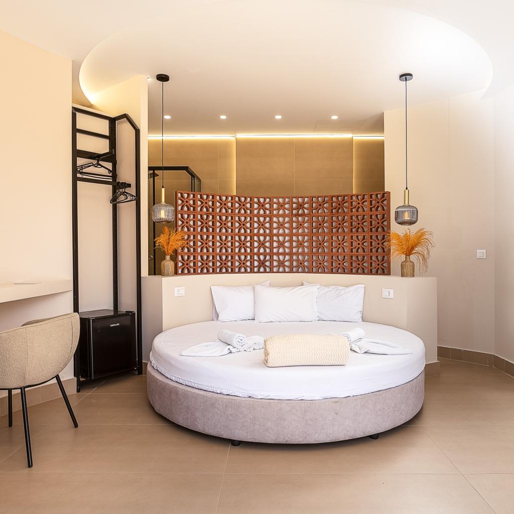 Junior Suite with Side Sea View and Open-Plan Bathroom