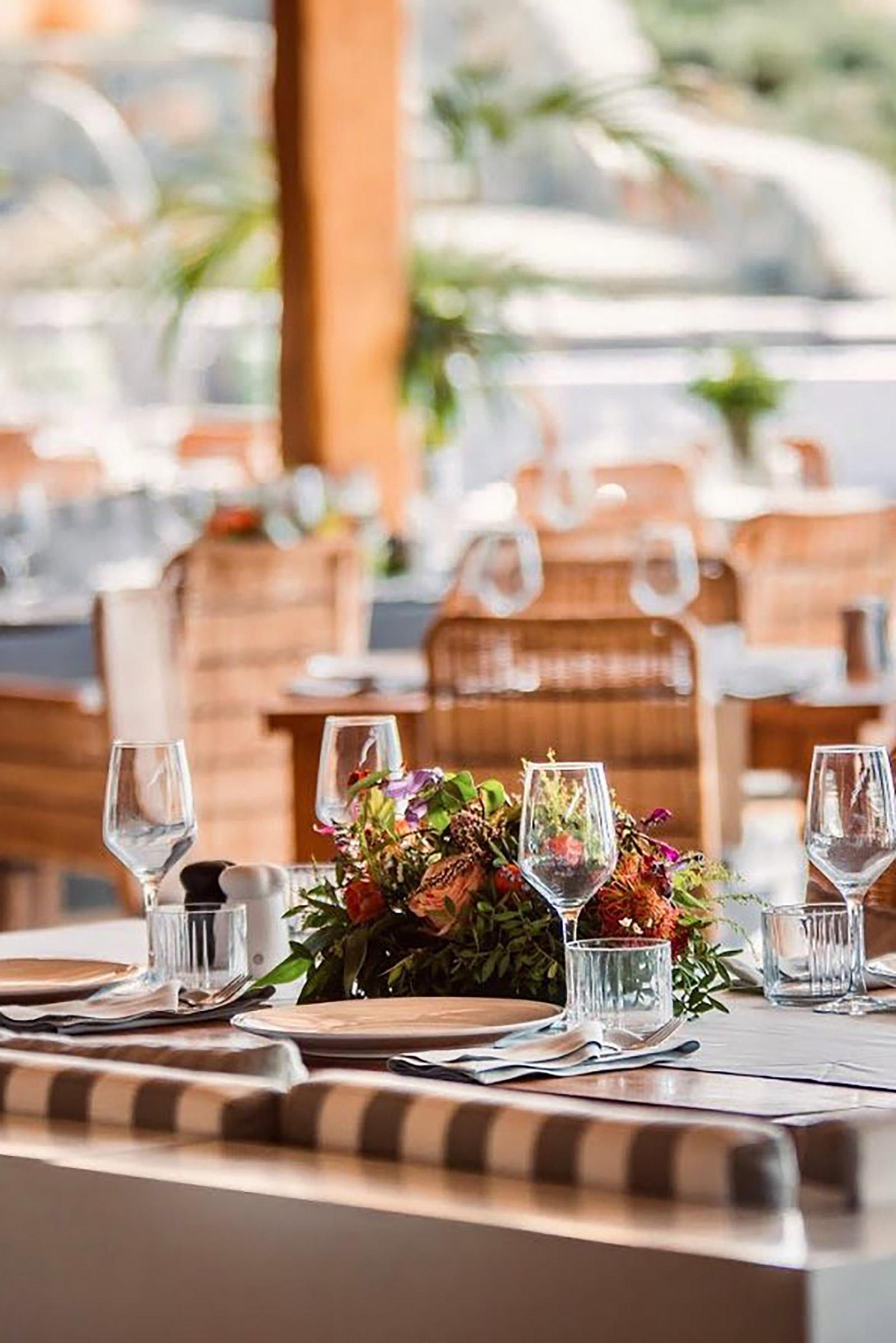 The cool-vibed restaurant combines Cycladic tradition with cultivated modern Mediterranean and international cuisine, serving the best of local produce in dishes that range from sushi rolls to ceviches and from Mediterranean black pork to traditional Greek pasta. - Image