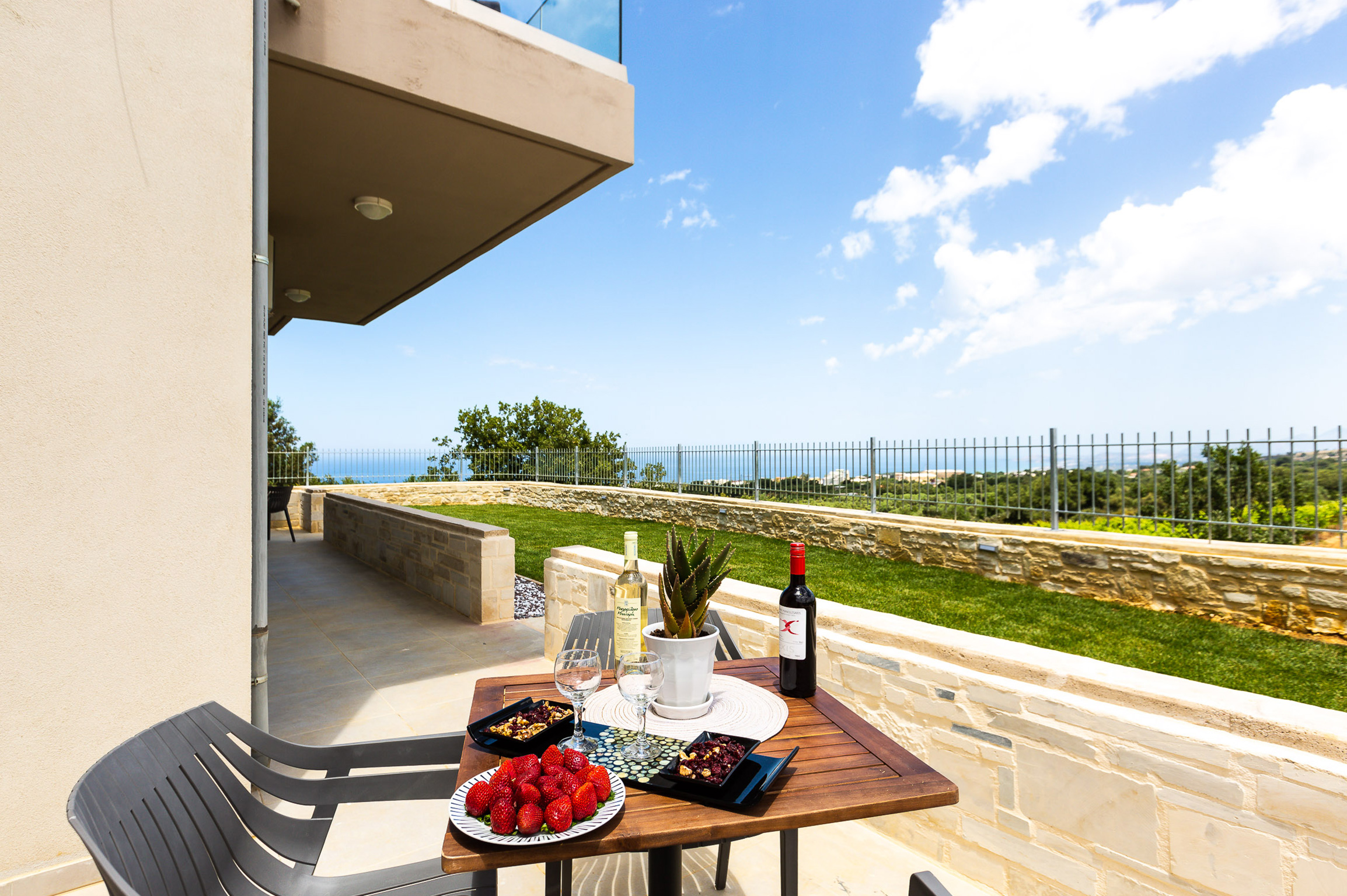 One Bedroom Apartment with Sea View - Ground Level