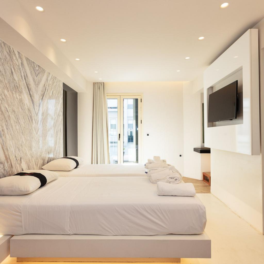 Junior Suite with Side Sea View