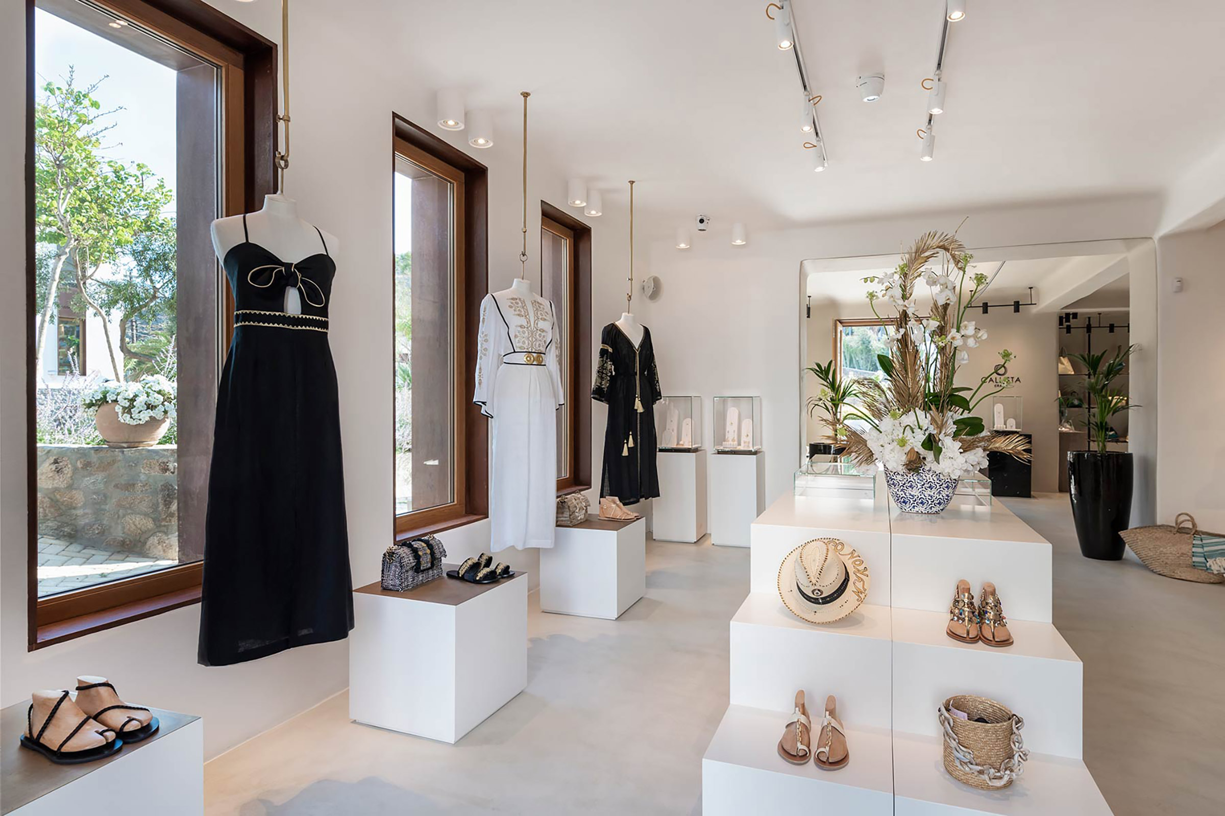 Aesthet Nammos Village
Psarou Beach 84600 Mykonos, Greece
Phone: +30.2289078400
Fax. +30.2289078499
E-mail: nammosvillage@nammosvillage.com - Image