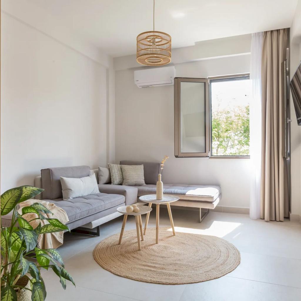 Deluxe suite with partial sea view and balcony