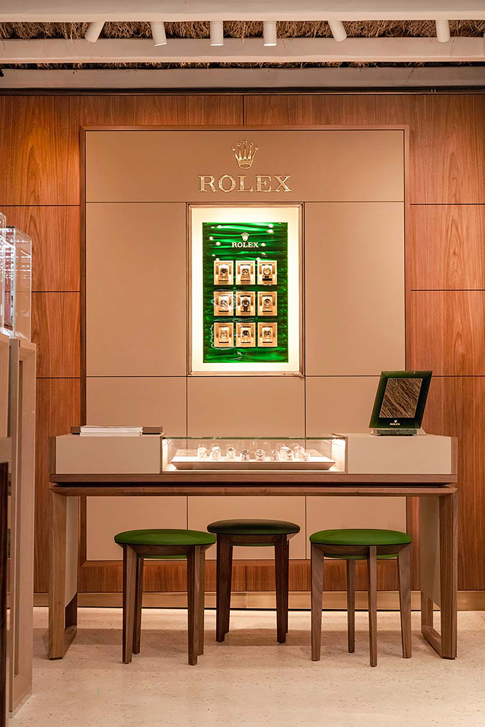 Kessaris Nammos Village
Psarou Beach 84600 Mykonos, Greece
Phone: +30.2289078400
Fax. +30.2289078499
E-mail: nammosvillage@nammosvillage.com - Image