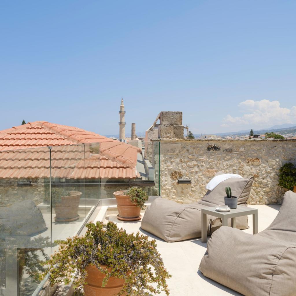 Penthouse Suite with Castle View