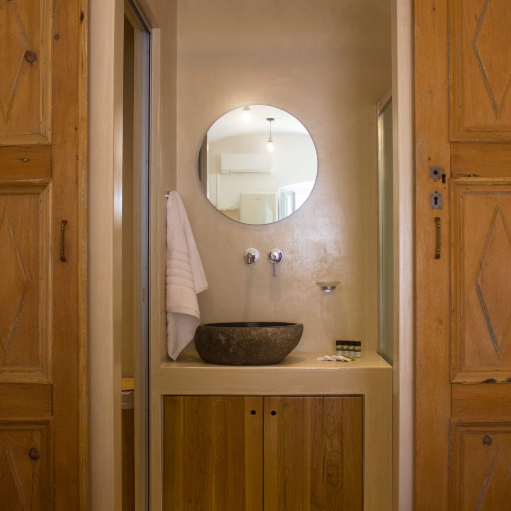 Full Bathroom (Ground Floor)