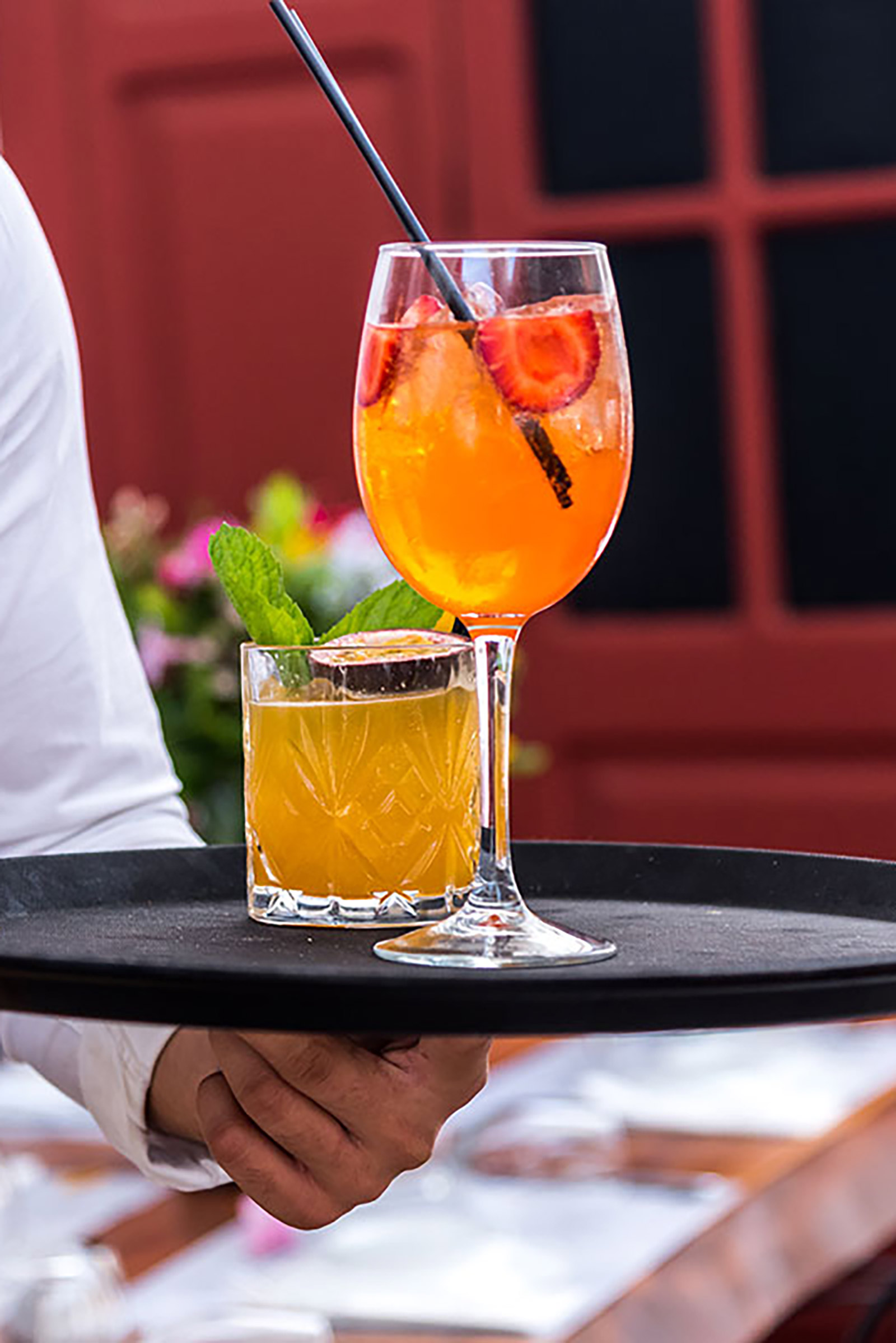 Enjoy a cool coffee, a freshly squeezed juice, a refreshing cocktail or a glass of fine wine, while sampling delicious dishes of Greek cuisine with a creative touch and an international flair. From the vine leaves sushi with yogurt flavoured wasabi to the gravlax salmon and from the shrimp “papoutsakia” to the traditional chilopites (Greek pasta), the menu of Kazarma celebrates out-of-the-box thinking and cooking. The friendly staff is always there to welcome you with a huge smile. - Image