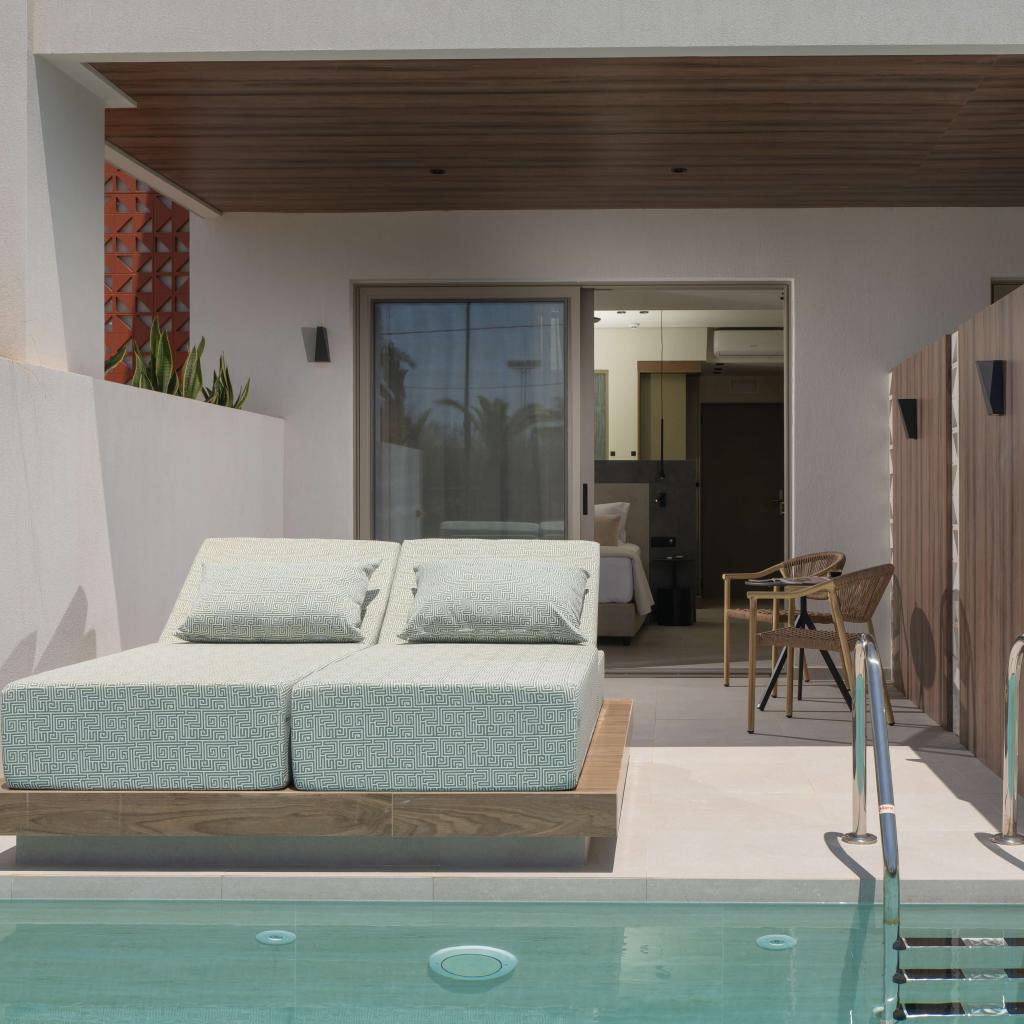 Double Superior Swim Up