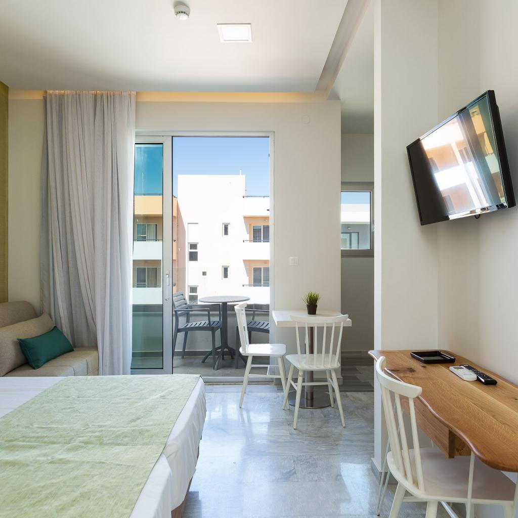 Junior Suite Г4 с боковым видом на мор