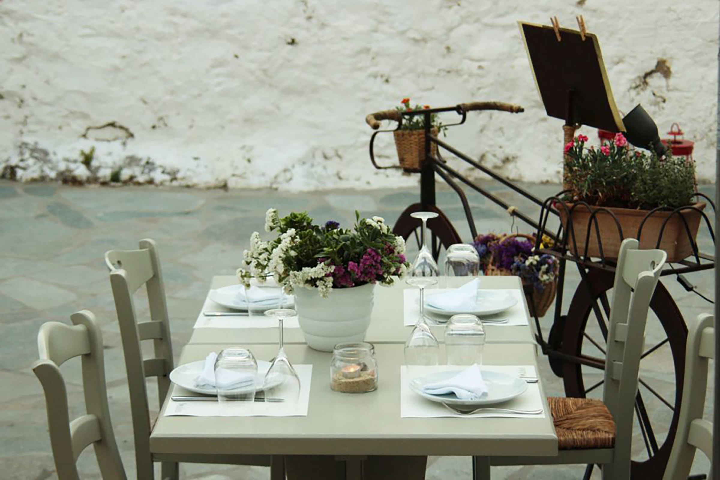 In a typical Mykonian porch, hidden among the labyrinth-like alleys of the island town, Nautilus provides the feeling that here you will be treated as a friend. That of course doesn’t mean an over-friendly service, on the contrary. - Secondary Image