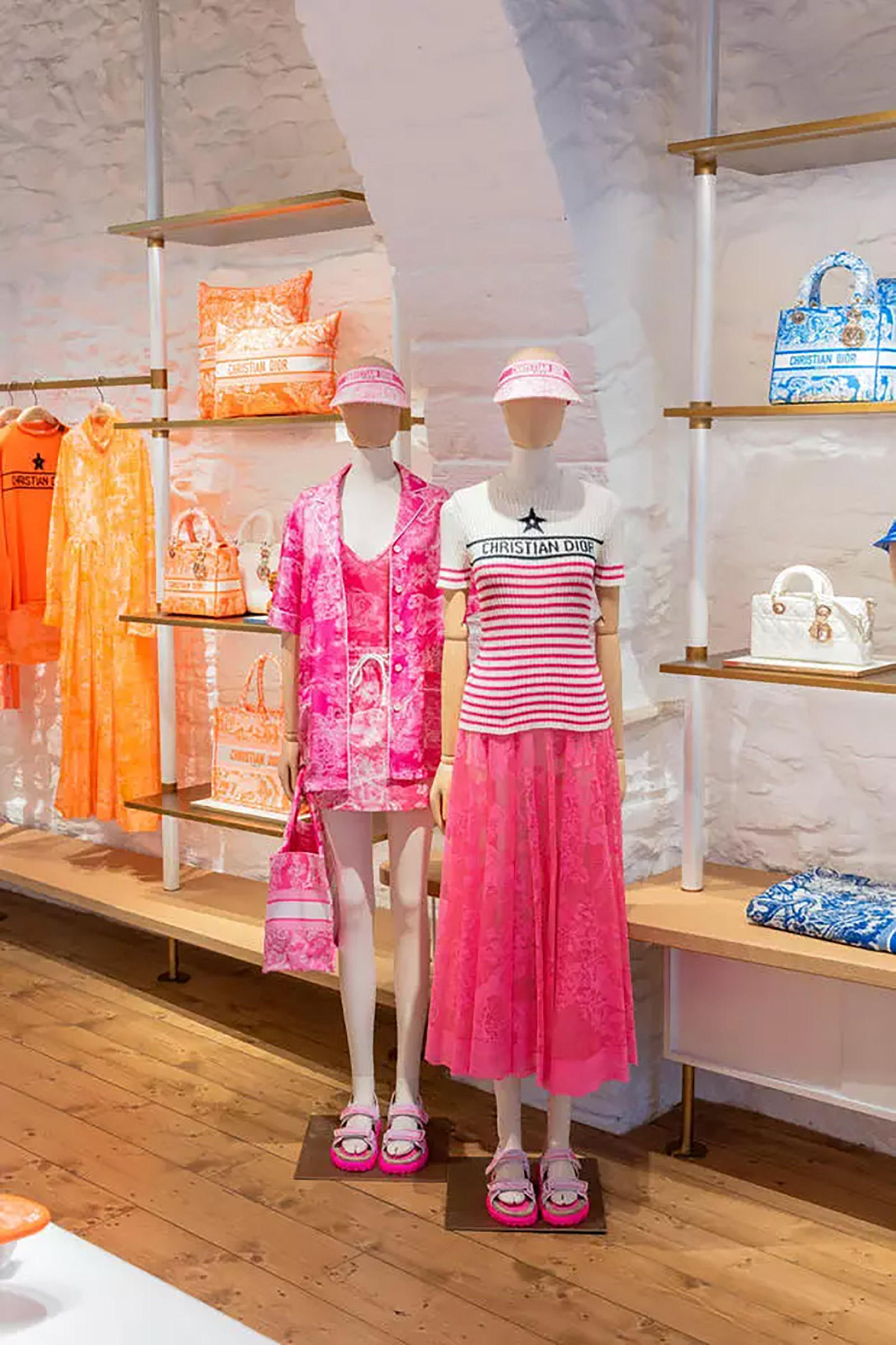 Dior Boutique Mykonos Village
24 Kalogera St. Mykonos 84600
Phone: +302289078526
Opening hours: All Week & Weekends 11:00 - 01:00 - Image