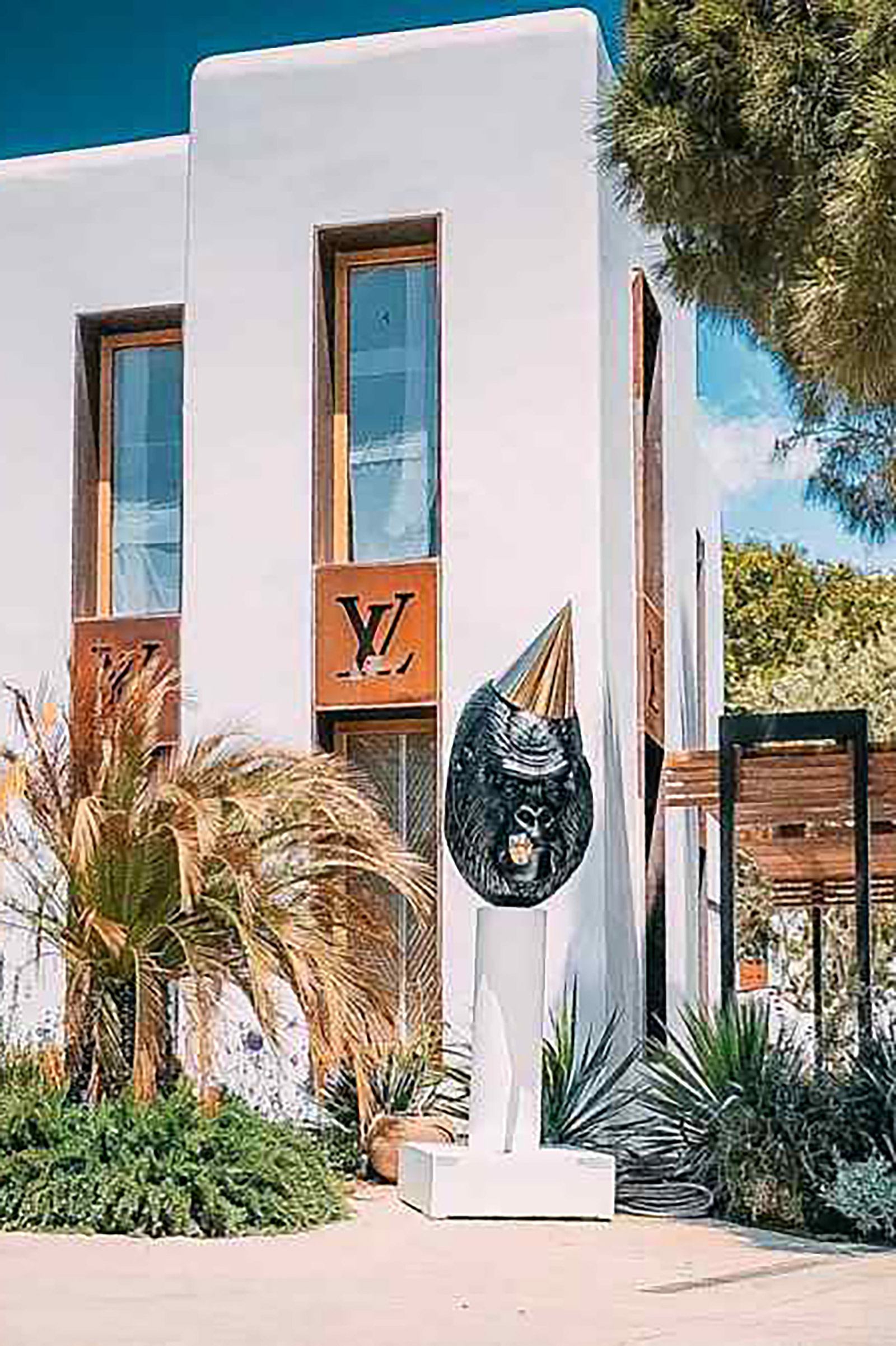 Louis Vuitton Nammos Village
Psarou Beach 84600 Mykonos, Greece
Phone: +30.2289078400
Fax. +30.2289078499
E-mail: nammosvillage@nammosvillage.com - Image