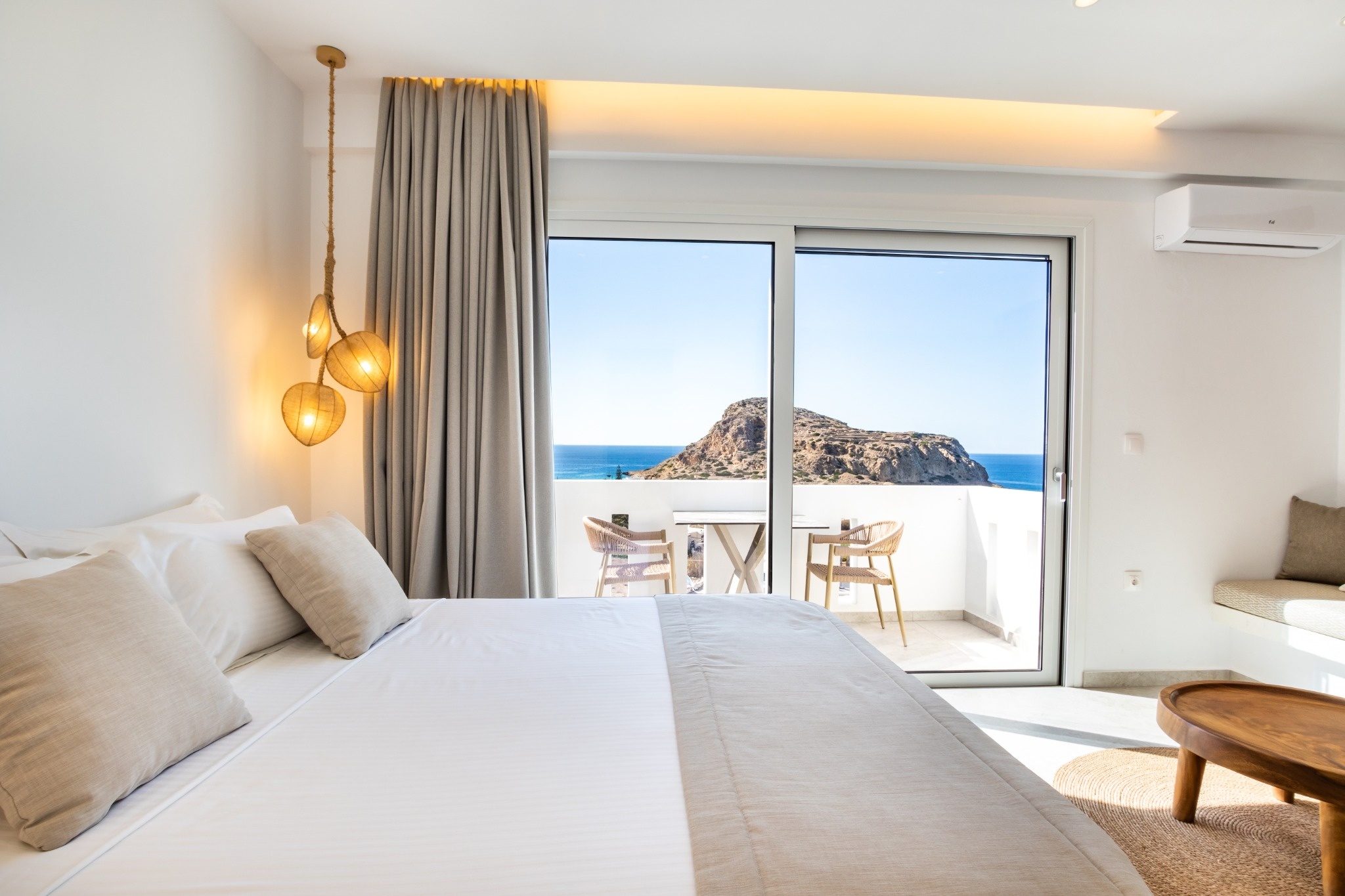 Luxury Suite with Indoor Jetted Tub & Sea View