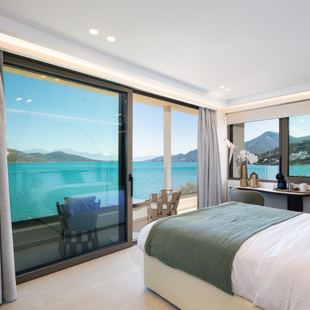 Deluxe Suite With Outdoor Jacuzzi Land View