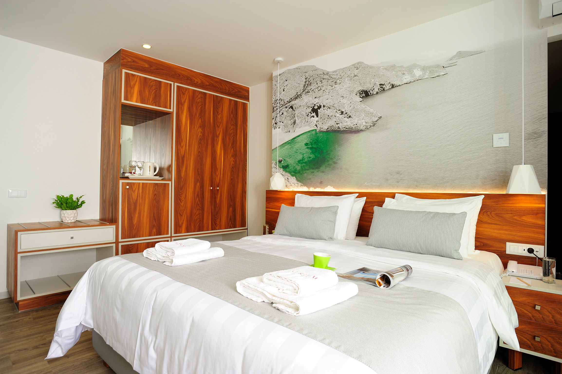 Double Superior room με θέα την πισίνα