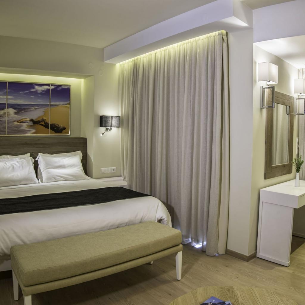 Junior Suite with Side Sea View