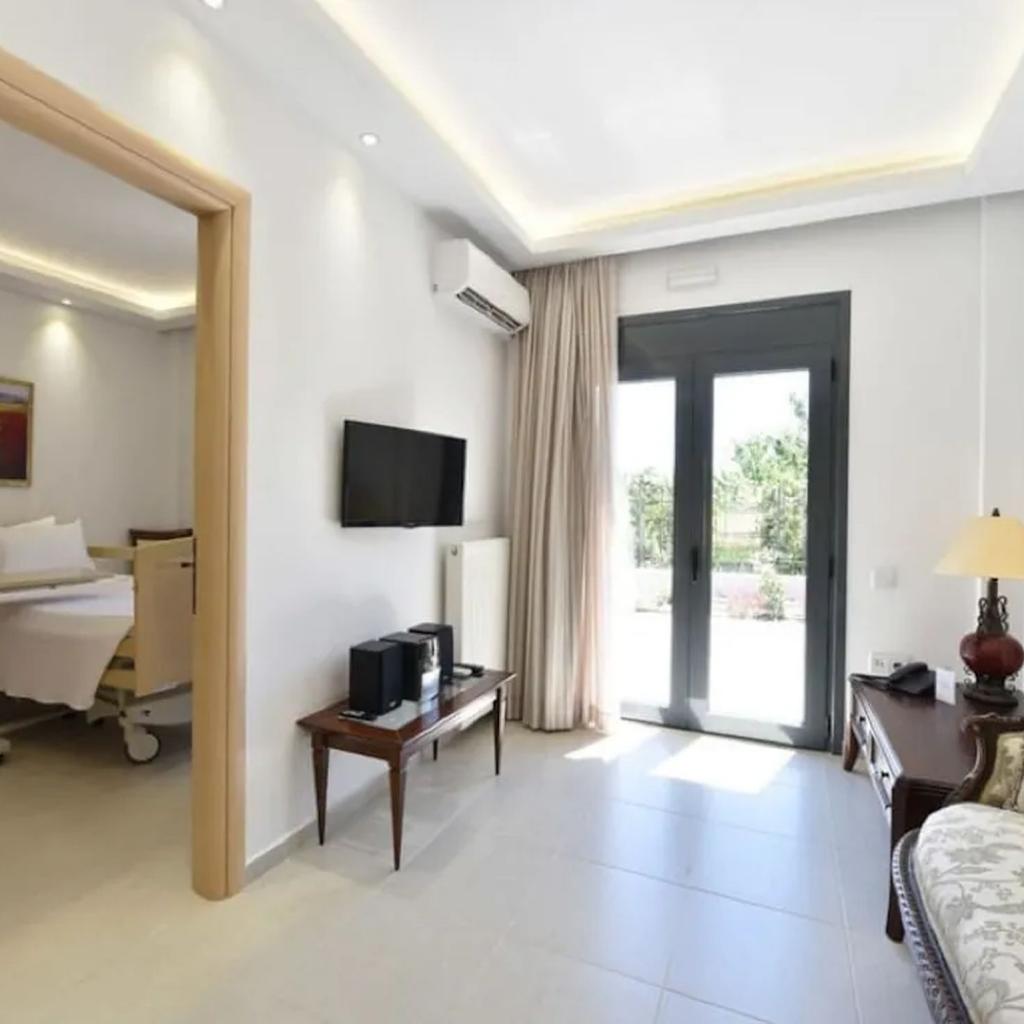 Adapted Two Bedroom Apartment with Handicap Sharing Pool