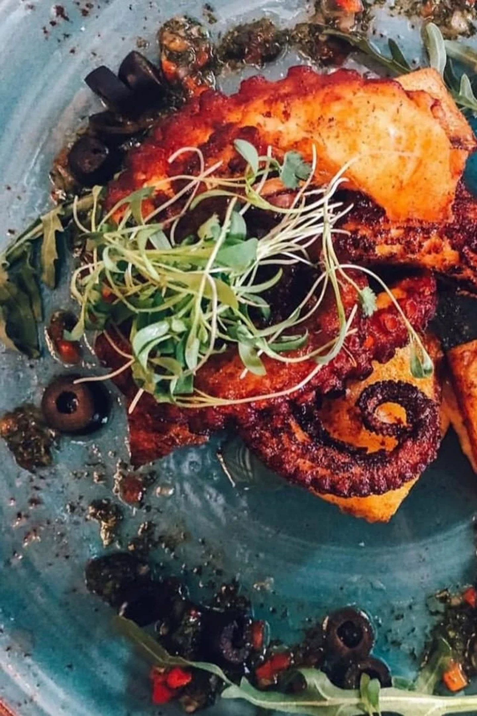 The Tasmanian smoked trout, the organic tomahawk from Australia, the Mediterranean giant langoustines and the famous Japanese Wagyu find their way to Tulum and Rosa Negra’s kitchen to become part of the mouth-watering menu choices one is offered here. - Image