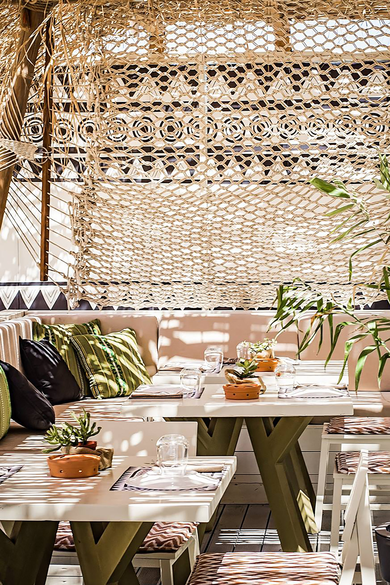 In the open-air restaurant, famous chef Alsi Sinanaj handpicks the best local ingredients to transform them into delicious Mediterranean dishes with a touch of metropolitan sophistication, while the mixologists masterfully prepare amazing drinks and cocktails, pouring summer into your glass. - Image