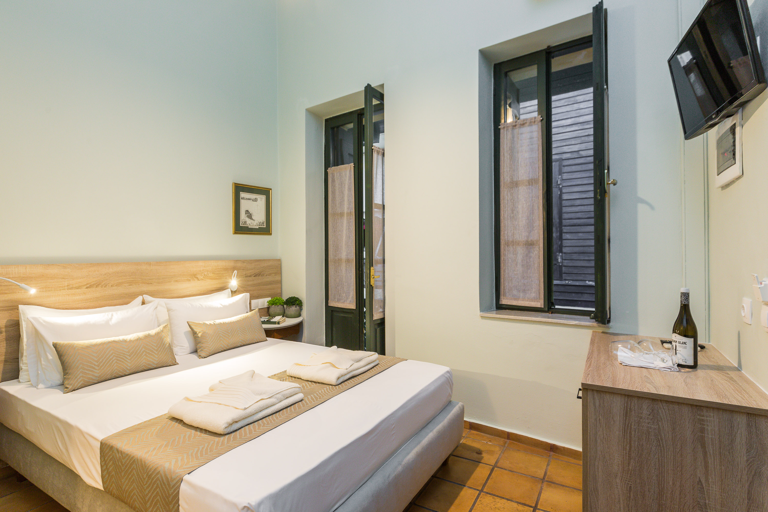 Standard Room With Side Sea View and Balcony - House of Europe