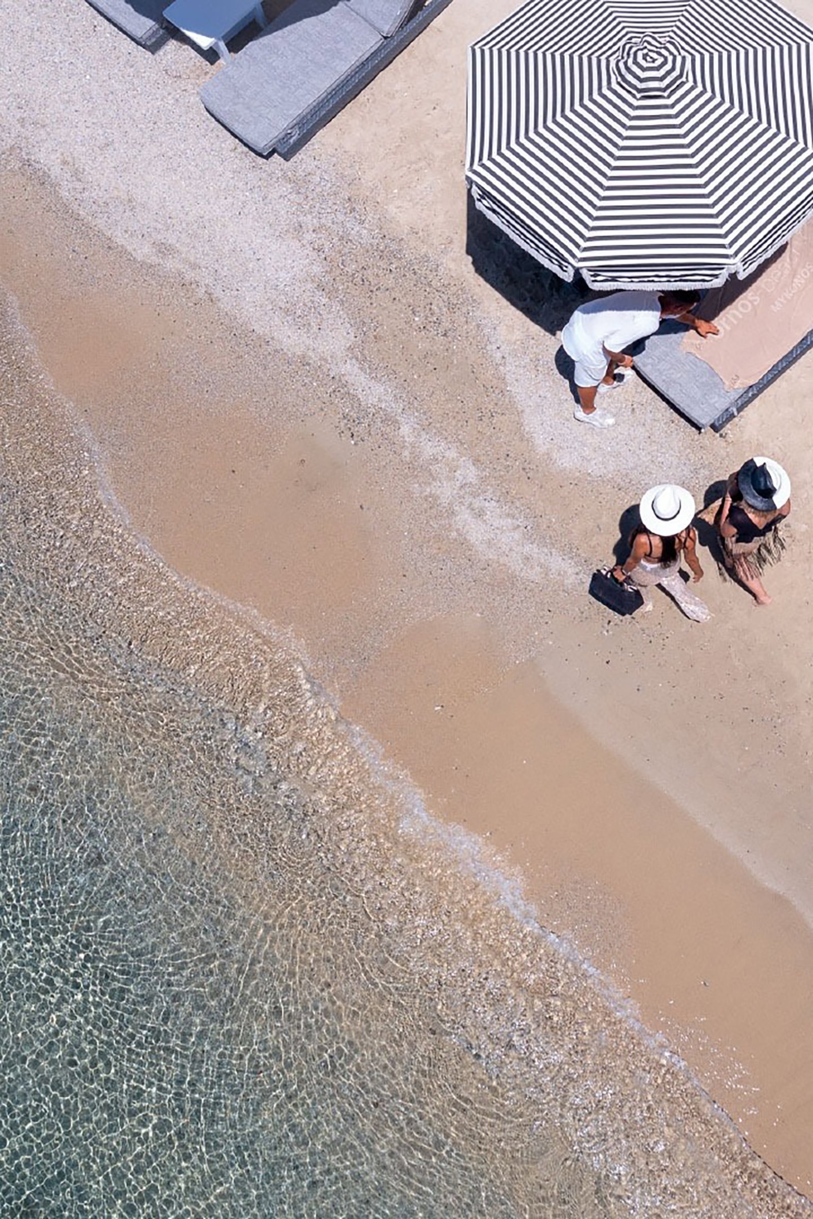 Constituting one of the best choices regarding all-day fun and dining on the island, Pasaji is located on the golden shore of Ornos (a hip, family-friendly, amazing beach) serving breakfast, brunch, lunch, dinner, drinks and cocktails from morning till night, under the mellow jams of the resident DJ. - Image