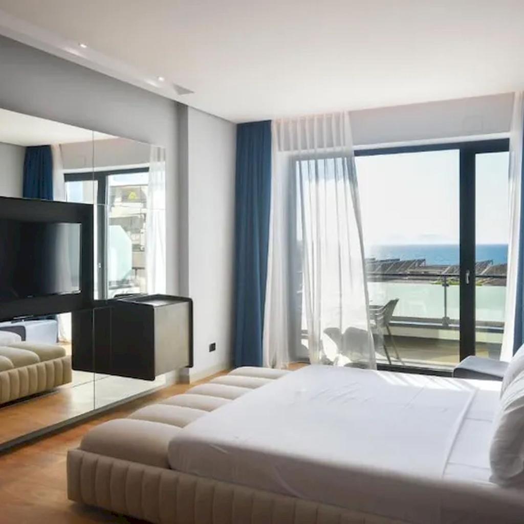 Premium Suite with Indoor Jetted Tub & Sea View