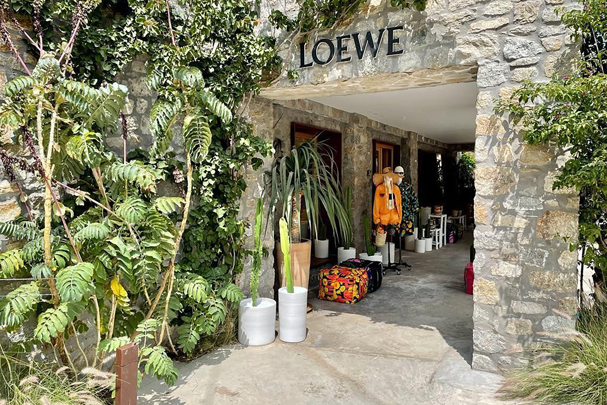 Loewe Nammos Village
Psarou Beach 84600 Mykonos, Greece
Phone: +30.2289078400
Fax. +30.2289078499
E-mail: nammosvillage@nammosvillage.com - Secondary Image