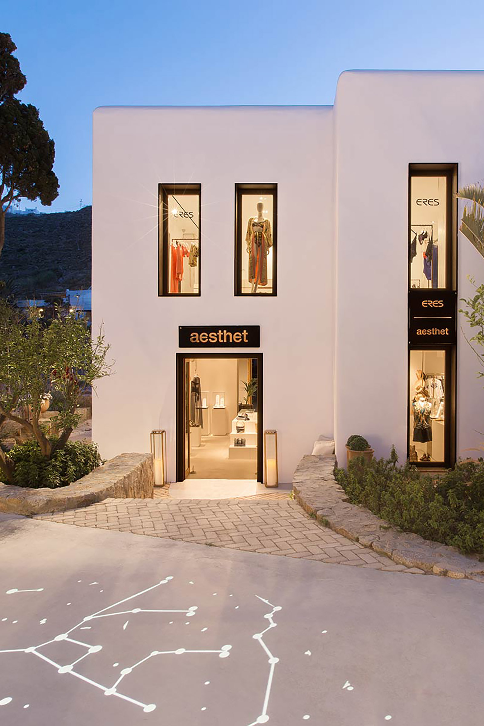 With everything you need for your vacation, from beautiful beachwear and resort wear, unique handmade bags, sandals and accessories, to exclusive fashion and fine jewelry, the Aesthet boutique will be the highlight of your Mykonian shopping experience. - Image