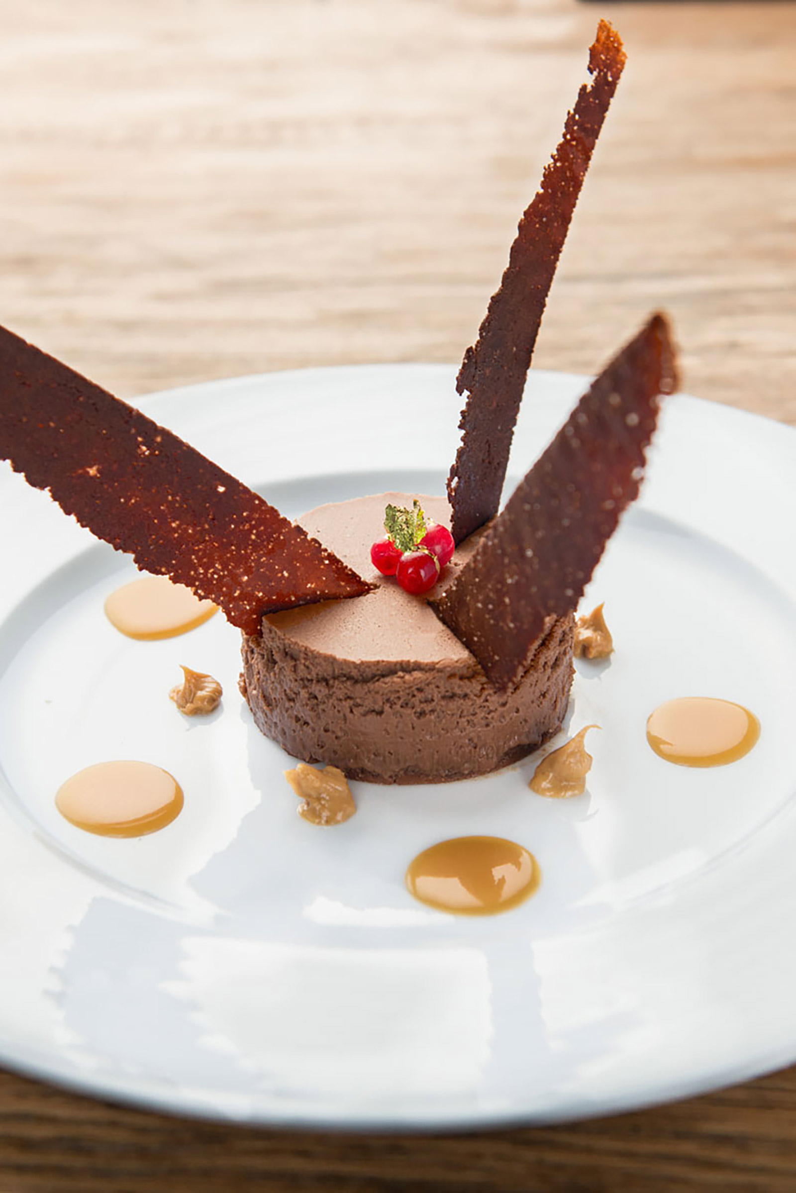 The menu is revisited every year, to keep up with the high standards of its visitors, however some dishes, such as the lamb in earthenware pot and the suckling pig with crispy crust have become “musts” due to popular demand. - Image