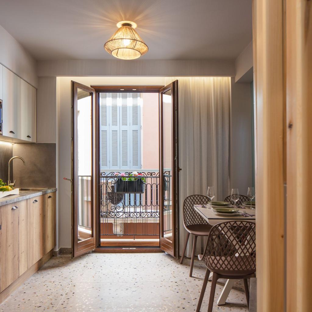 Kitchen & Dining Area