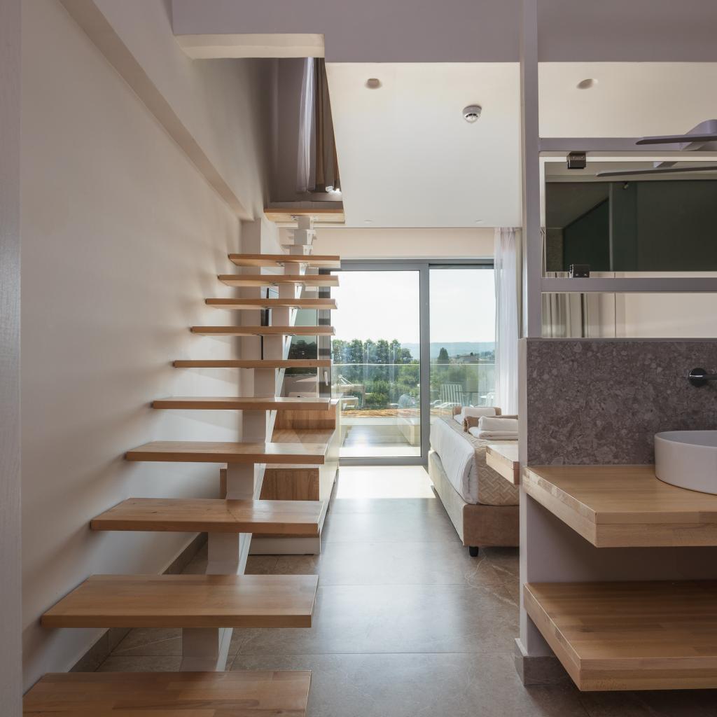 Junior Suite Split Level with Pool View