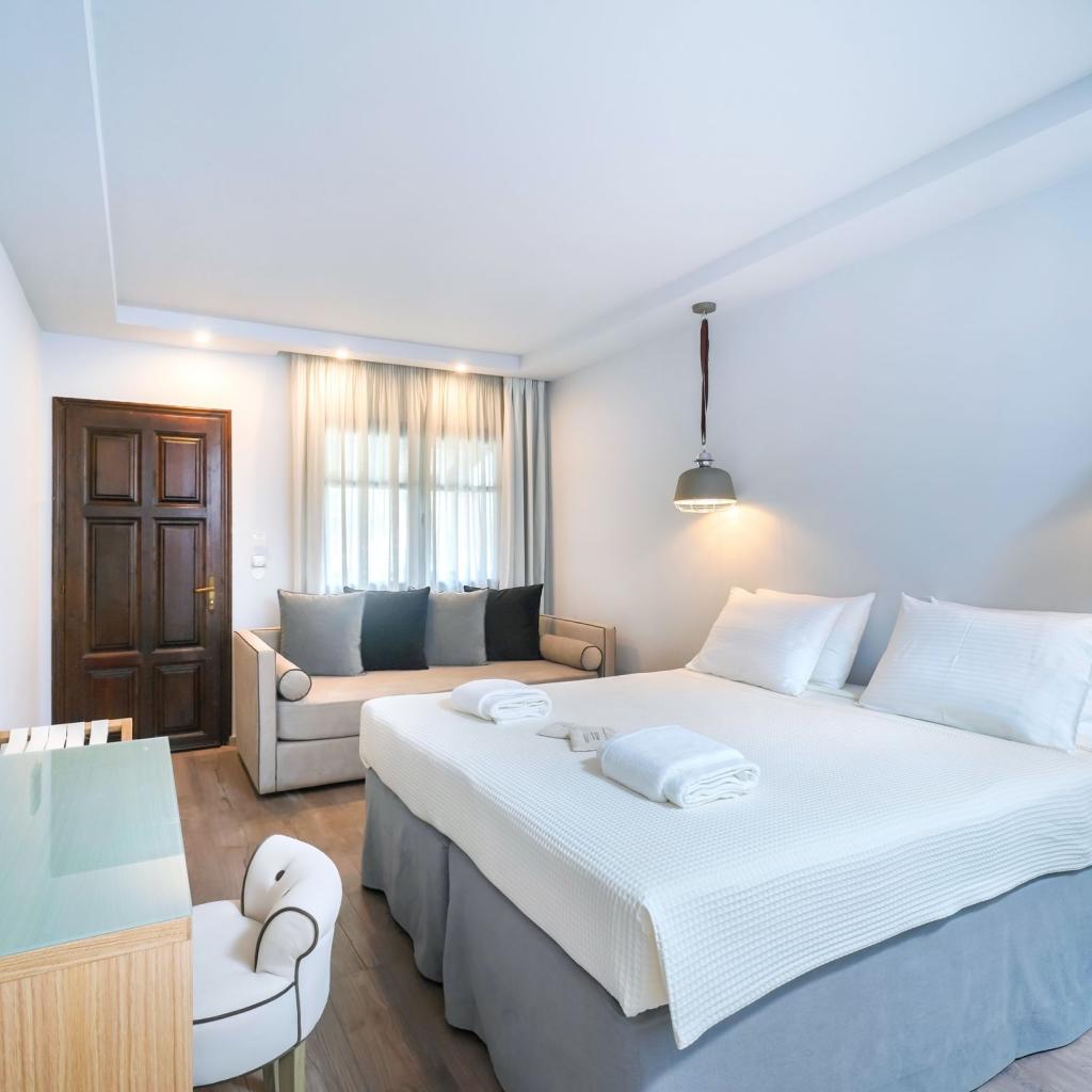 Deluxe Room with Garden Or Side Sea View