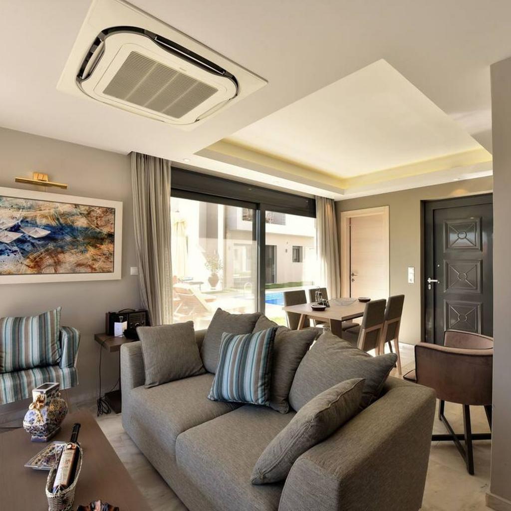 Suite One Bedroom Split Level with Sharing Pool and Mountain View