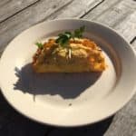Taco's gemaakt van bloemkool en gevuld met pittige kipblokjes.